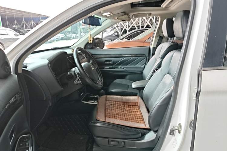 Used Mitsubishi Outlander 2019 2.4L 4x4 Zhi Xiang Edition 5 Seats China VI Standard Left Front Seat