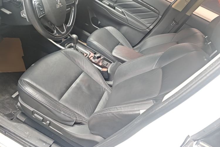 Used Mitsubishi Outlander 2019 2.4L 4x4 Zhi Xiang Edition 5 Seats China V Emission Standard Left Front Seat