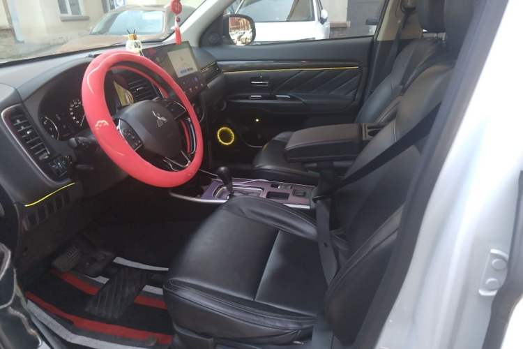 Used Mitsubishi Outlander 2019 2.0L Two-Wheel Drive Comfort Edition 7-Seater China VI Standard Left Front Seat