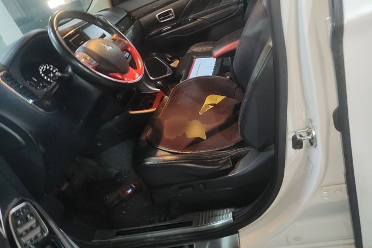 Used Mitsubishi Outlander 2019 2.0L Two-Wheel Drive Comfort Edition 7 Seats China V Emission Standard Left Front Seat