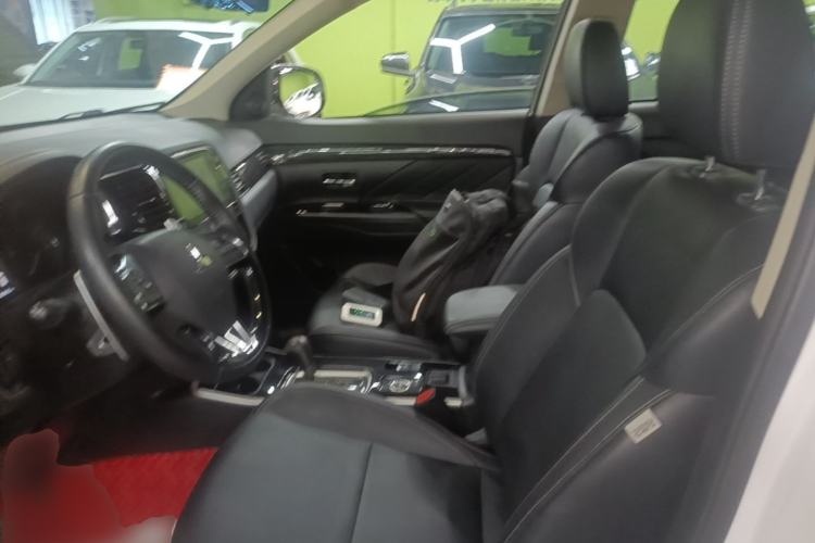 Used Mitsubishi Outlander 2019 2.4L 4x4 Zhi Xiang Edition 7 Seats China VI Standard Left Front Seat