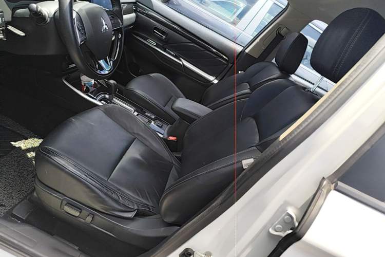 Used Mitsubishi Outlander 2019 2.0L Two-Wheel Drive Comfort Edition 5 Seats China VI Standard Left Front Seat