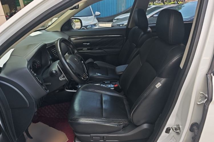 Used Mitsubishi Outlander 2019 2.4L 4x4 Zhi Xiang Edition 7 Seats China VI Standard Left Front Seat