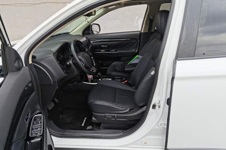 Used Mitsubishi Outlander 2019 2.0L Two-Wheel Drive Comfort Edition 5 Seats China V Standard Left Front Seat