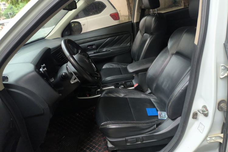 Used Mitsubishi Outlander 2019 2.4L 4x4 Zhi Xiang Edition 7 Seats China VI Standard Left Front Seat