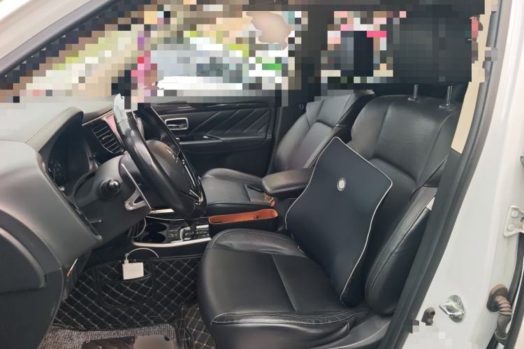 Used Mitsubishi Outlander 2019 2.4L Two-Wheel Drive ZhiXing Version 5 Seats China V Emission Standard Left Front Seat