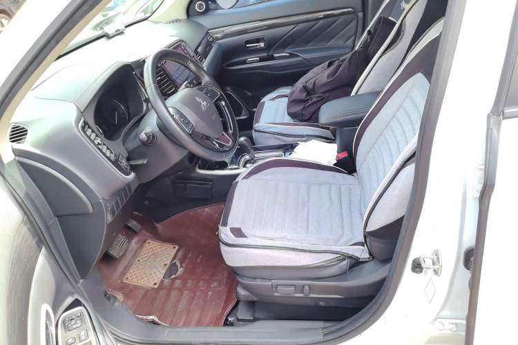 Used Mitsubishi Outlander 2019 2.0L Two-Wheel Drive Comfort Edition 5 Seats China VI Standard Left Front Seat