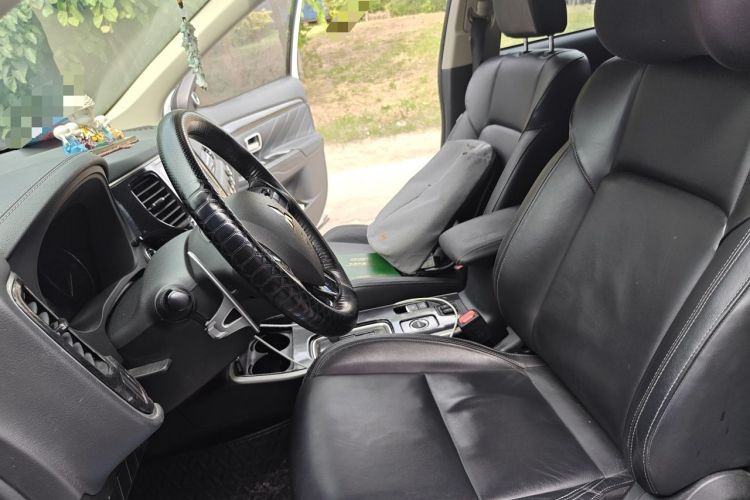Used Mitsubishi Outlander 2019 2.4L 4x4 Zhi Xiang Edition 7 Seats China VI Standard Left Front Seat