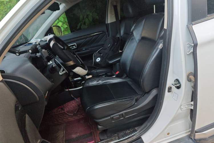 Used Mitsubishi Outlander 2019 2.4L 4x4 Zhi Xiang Edition 7 Seats China VI Standard Left Front Seat
