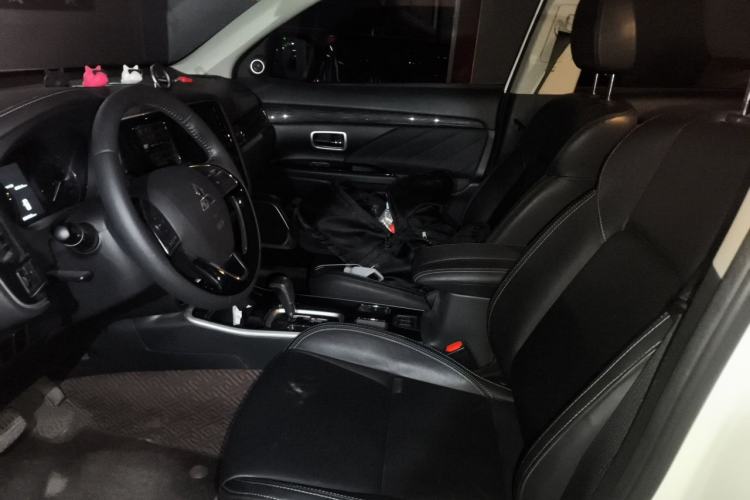 Used Mitsubishi Outlander 2019 2.0L Two-Wheel Drive Comfort Edition 5 Seats China VI Standard Left Front Seat