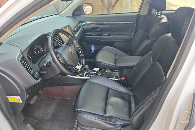 Used Mitsubishi Outlander 2019 2.0L Two-Wheel Drive Comfort Edition 5 Seats China VI Standard Left Front Seat