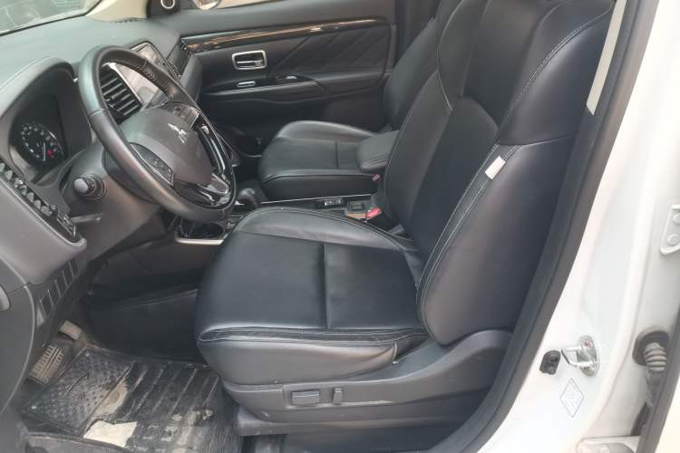 Used Mitsubishi Outlander 2019 2.0L Two-Wheel Drive Comfort Edition 5 Seats China VI Standard Left Front Seat