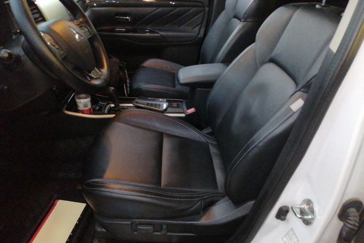 Used Mitsubishi Outlander 2019 2.0L Two-Wheel Drive Comfort Edition 7-Seater China VI Standard Left Front Seat