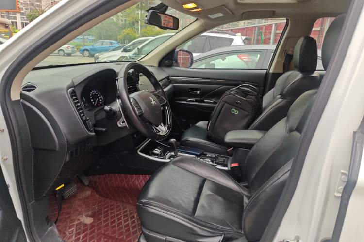 Used Mitsubishi Outlander 2019 2.4L 4x4 Zhi Xiang Edition 7 Seats China VI Standard Left Front Seat