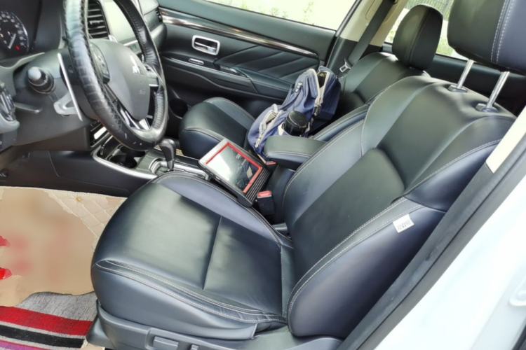 Used Mitsubishi Outlander 2019 2.4L 4x4 Zhi Xiang Edition 7 Seats China VI Standard Left Front Seat