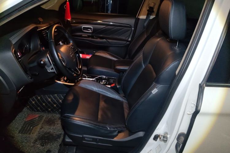 Used Mitsubishi Outlander 2019 2.4L 4x4 Zhi Xiang Edition 5 Seats China V Emission Standard Left Front Seat