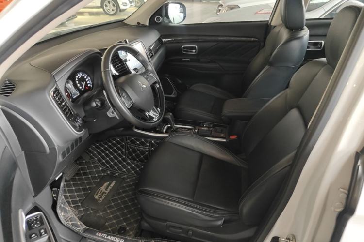Used Mitsubishi Outlander 2019 2.0L Two-Wheel Drive Comfort Edition 7-Seater China VI Standard Left Front Seat