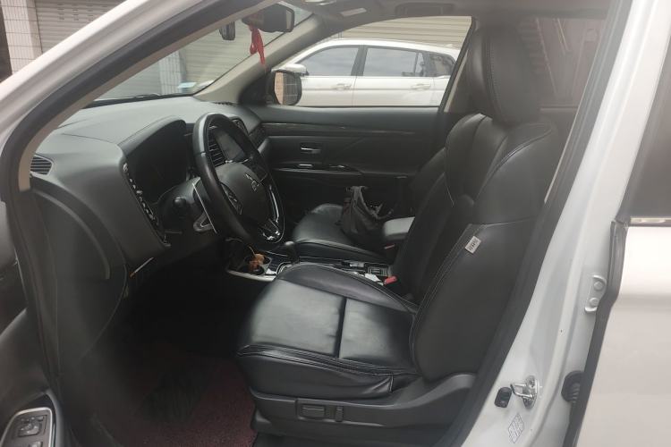 Used Mitsubishi Outlander 2019 2.4L 4x4 Zhi Xiang Edition 7 Seats China VI Standard Left Front Seat