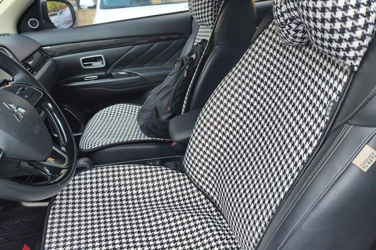 Used Mitsubishi Outlander 2019 2.4L 4x4 Zhi Xiang Edition 7 Seats China VI Standard Left Front Seat
