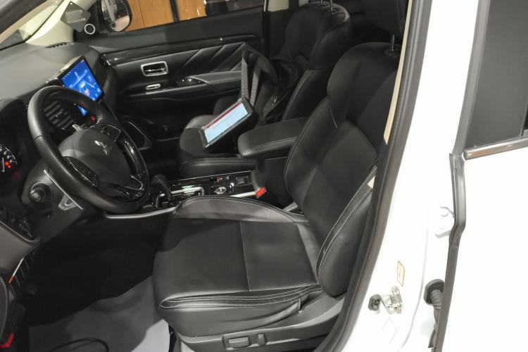 Used Mitsubishi Outlander 2019 2.4L 4x4 Zhi Xiang Edition 5 Seats China VI Standard Left Front Seat