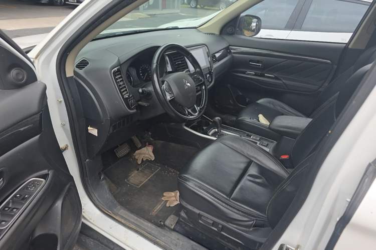 Used Mitsubishi Outlander 2019 2.0L Two-Wheel Drive Comfort Edition 5 Seats China VI Standard Left Front Seat