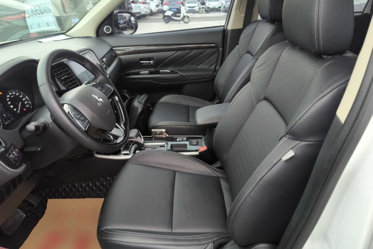 Used Mitsubishi Outlander 2019 2.0L Two-Wheel Drive Comfort Edition 5 Seats China VI Standard Left Front Seat