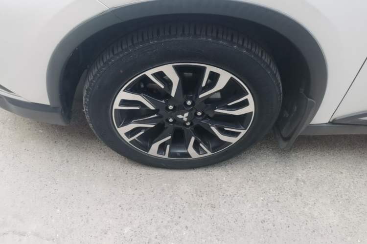 Used Mitsubishi Outlander 2019 2.0L Two-Wheel Drive Comfort Edition 7 Seats China V Emission Standard Left Front Wheel Hub