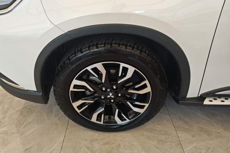 Used Mitsubishi Outlander 2019 2.4L 4x4 Zhi Xiang Edition 5 Seats China VI Standard Left Front Wheel Hub