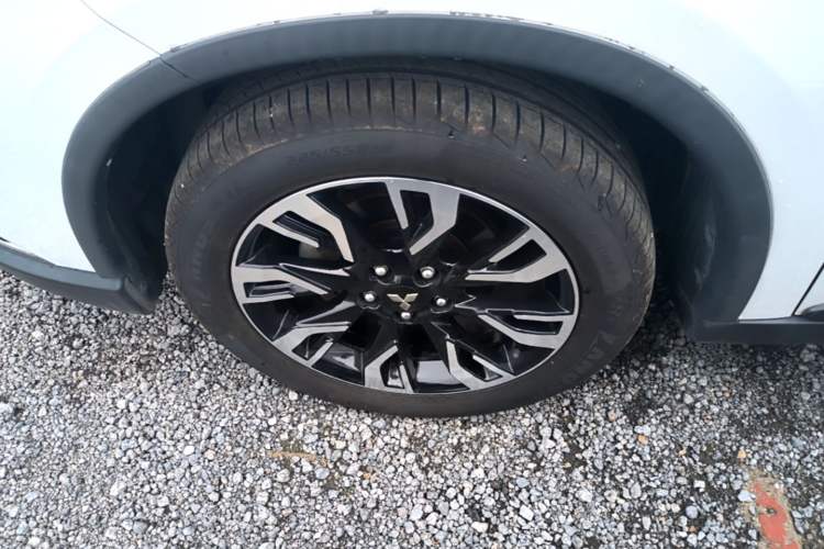 Used Mitsubishi Outlander 2019 2.0L Two-Wheel Drive Comfort Edition 5 Seats China VI Standard Left Front Wheel Hub