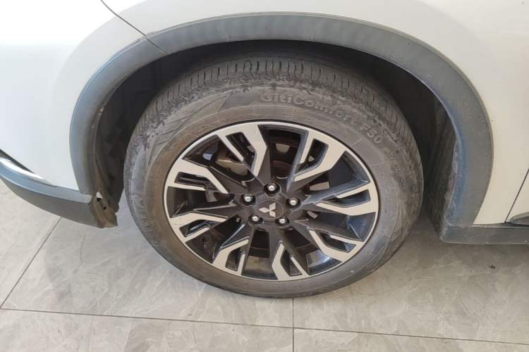 Used Mitsubishi Outlander 2019 2.0L Two-Wheel Drive Comfort Edition 5 Seats China VI Standard Left Front Wheel Hub