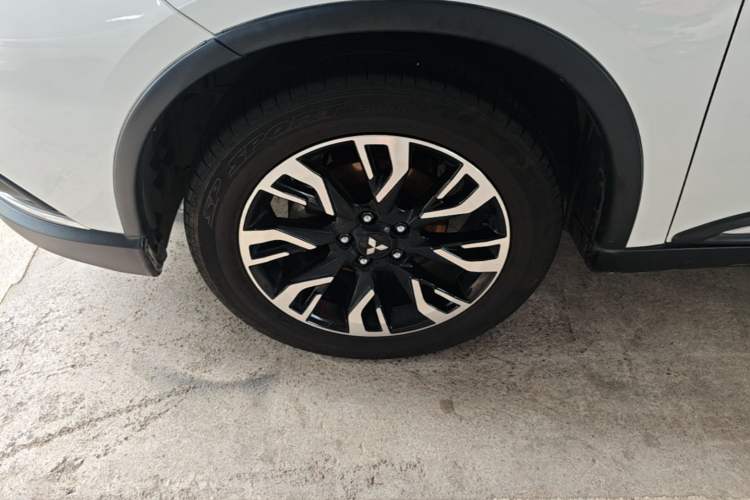 Used Mitsubishi Outlander 2019 2.0L Two-Wheel Drive Comfort Edition 5 Seats China V Standard Left Front Wheel Hub