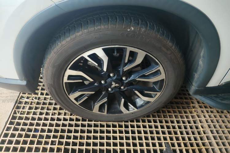 Used Mitsubishi Outlander 2019 2.4L 4x4 Zhi Xiang Edition 7 Seats China VI Standard Left Front Wheel Hub