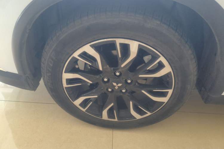 Used Mitsubishi Outlander 2019 2.0L Two-Wheel Drive Comfort Edition 5 Seats China V Standard Left Front Wheel Hub