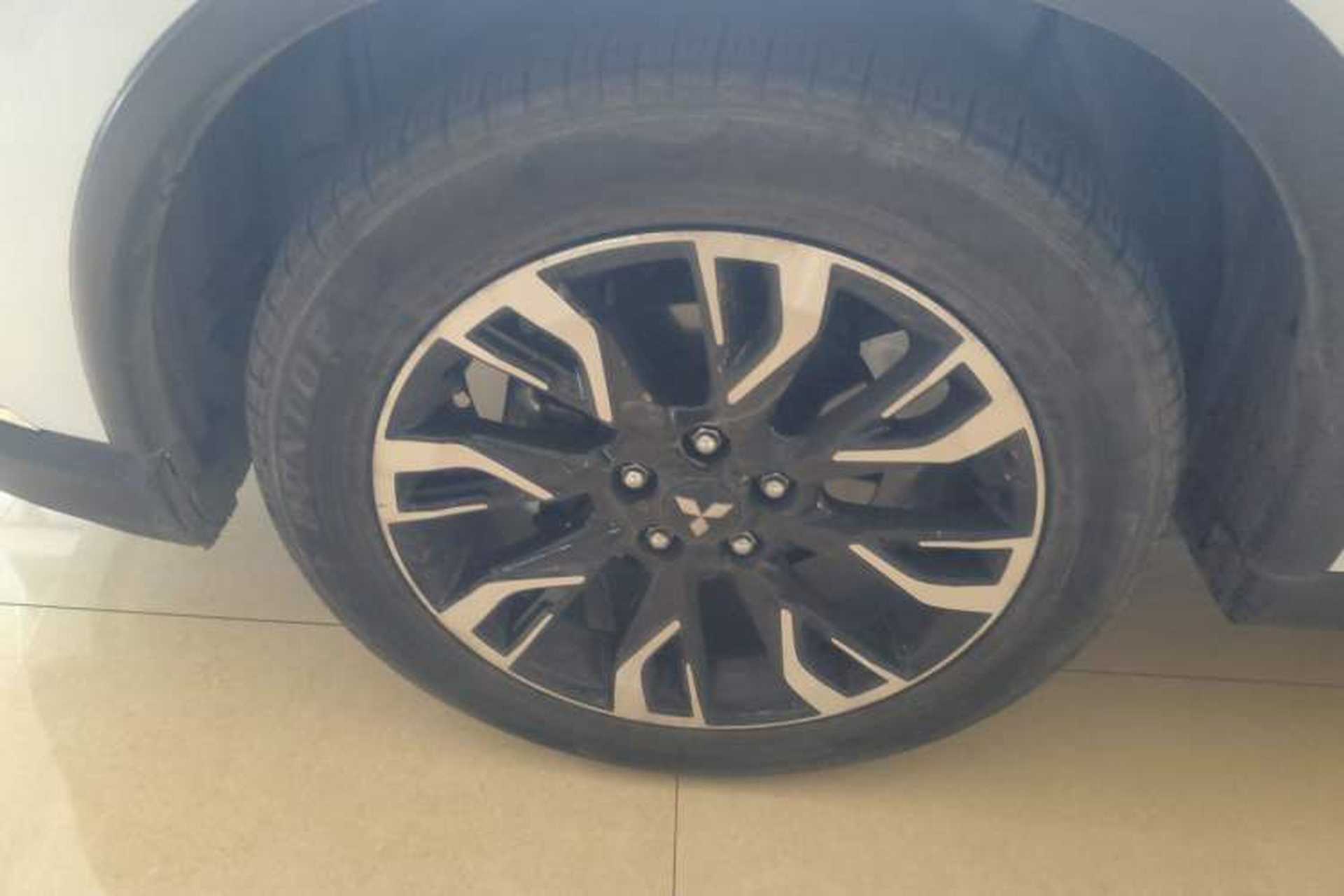 Used Mitsubishi Outlander 2019 2.0L Two-Wheel Drive Comfort Edition 5 Seats China V Standard Left Front Wheel Hub