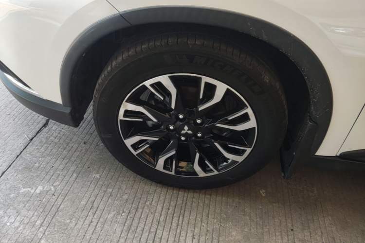 Used Mitsubishi Outlander 2019 2.0L Two-Wheel Drive Comfort Edition 5 Seats China V Standard Left Front Wheel Hub