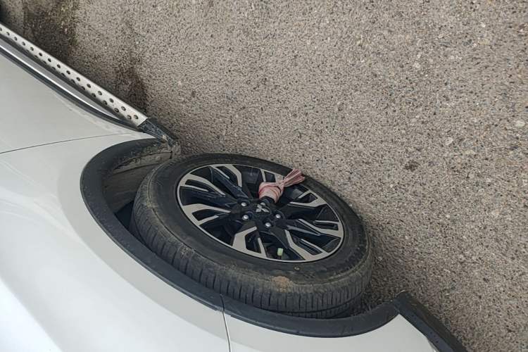 Used Mitsubishi Outlander 2019 2.4L 4x4 Zhi Xiang Edition 5 Seats China VI Standard Left Front Wheel Hub
