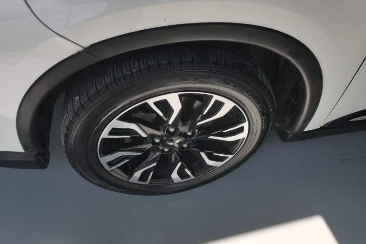 Used Mitsubishi Outlander 2019 2.0L Two-Wheel Drive Comfort Edition 7-Seater China VI Standard Left Front Wheel Hub