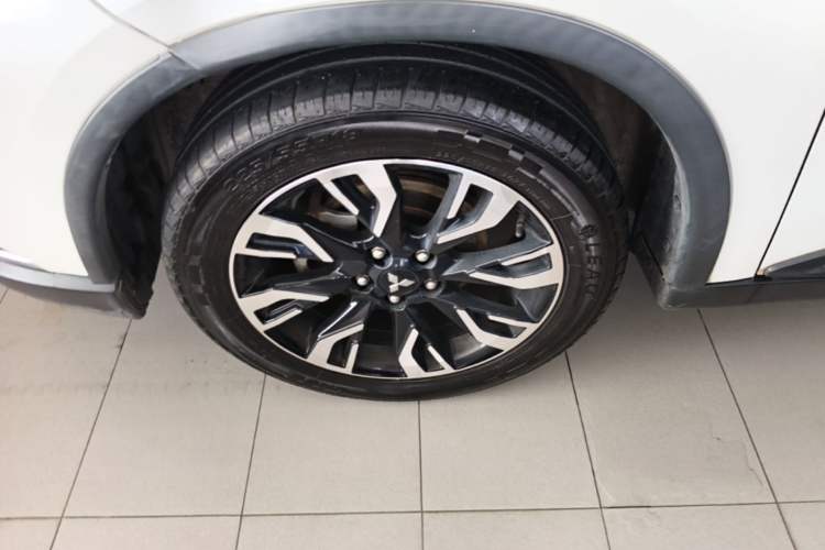 Used Mitsubishi Outlander 2019 2.4L 4x4 Zhi Xiang Edition 5 Seats China V Emission Standard Left Front Wheel Hub