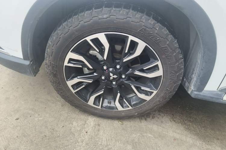 Used Mitsubishi Outlander 2019 2.4L 4x4 Zhi Xiang Edition 7 Seats China VI Standard Left Front Wheel Hub