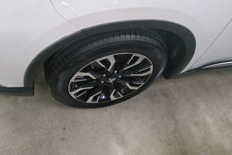 Used Mitsubishi Outlander 2019 2.4L 4x4 Zhi Xiang Edition 5 Seats China V Emission Standard Left Front Wheel Hub