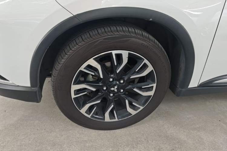 Used Mitsubishi Outlander 2019 2.0L Two-Wheel Drive Comfort Edition 5 Seats China V Standard Left Front Wheel Hub