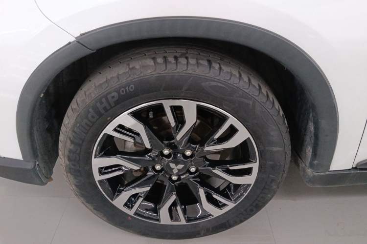 Used Mitsubishi Outlander 2019 2.0L Two-Wheel Drive Comfort Edition 5 Seats China VI Standard Left Front Wheel Hub