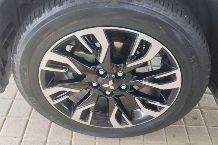Used Mitsubishi Outlander 2019 2.0L Two-Wheel Drive Comfort Edition 5 Seats China VI Standard Left Front Wheel Hub