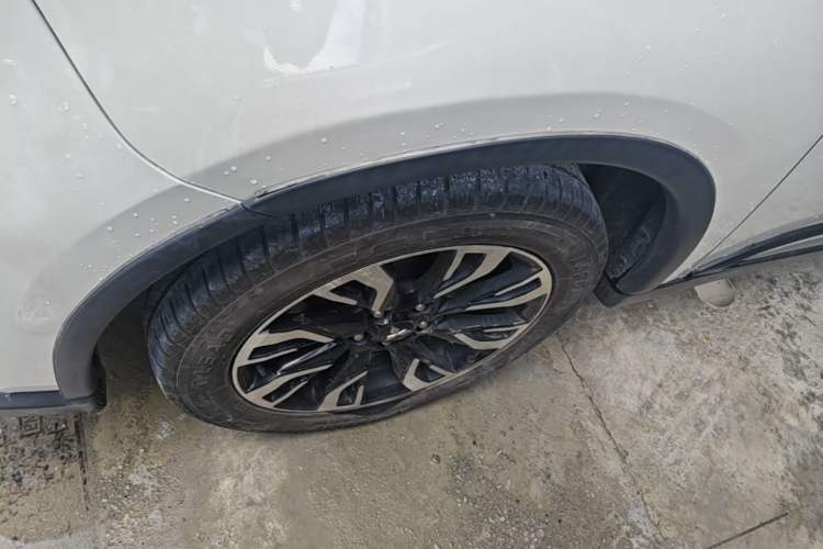 Used Mitsubishi Outlander 2019 2.4L 4x4 Zhi Xiang Edition 5 Seats China V Emission Standard Left Front Wheel Hub