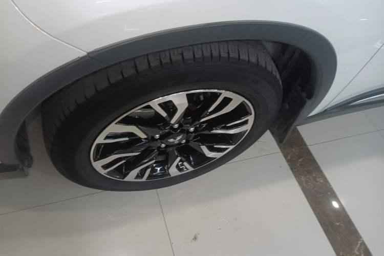 Used Mitsubishi Outlander 2019 2.4L 4x4 Zhi Xiang Edition 7 Seats China VI Standard Left Front Wheel Hub
