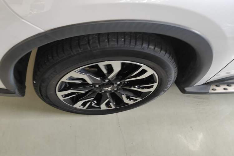 Used Mitsubishi Outlander 2019 2.0L Two-Wheel Drive Comfort Edition 7-Seater China VI Standard Left Front Wheel Hub