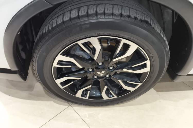Used Mitsubishi Outlander 2019 2.4L 4x4 Zhi Xiang Edition 5 Seats China VI Standard Left Front Wheel Hub