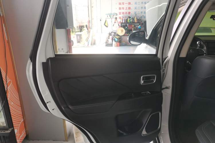Used Mitsubishi Outlander 2019 2.0L Two-Wheel Drive Comfort Edition 7-Seater China VI Standard Left Rear Door Interior