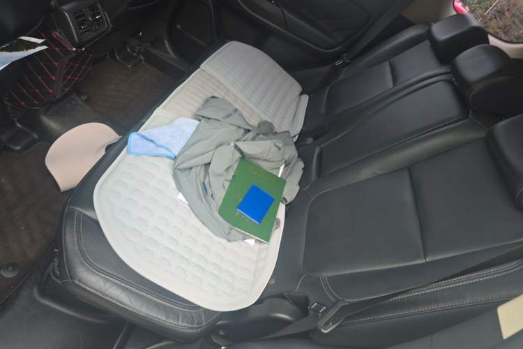 Used Mitsubishi Outlander 2019 2.4L 4x4 Zhi Xiang Edition 7 Seats China VI Standard Left Rear Seat