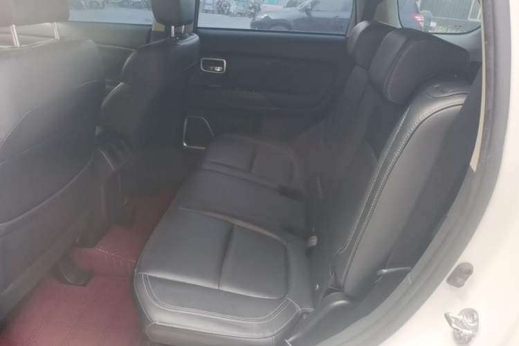 Used Mitsubishi Outlander 2019 2.0L Two-Wheel Drive Comfort Edition 7 Seats China V Emission Standard Left Rear Seat